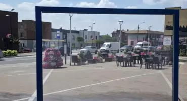 Ochłoda w centrum miasta. Na rynku w Imielinie stanęła kurtyna wodna