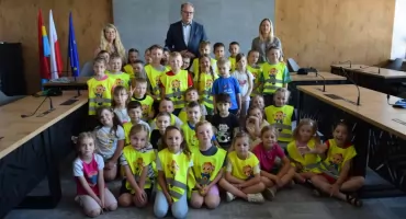 Maluchy z przedszkola nr 1 im. Jana Brzechwy przejęły urząd miasta. Były pytania, śmiech i wielka ciekawość