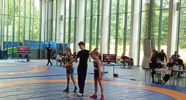Trzy brązowe medale zawodników UKS-u Zapaśnik na turnieju w Klukach