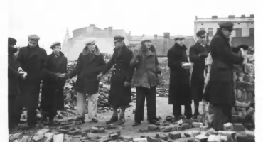 Kto napisał: Hitler to wielka świnia? Trzecia część historii pierwszego liceum w Radomsku