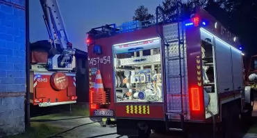 Strażacy wezwani do pożaru w jednym z domów przy ulicy Turystycznej w Przedborzu. Pojechały dwa zastępy