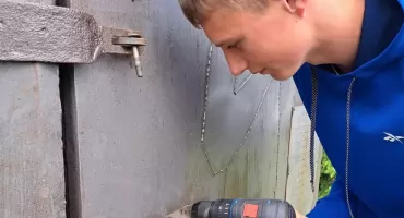 Tadeusz Różewicz. Rzeźba w kształcie książki wróciła skąd wyszła, czyli do Mechanika
