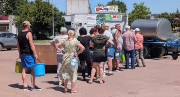 To naprawdę duża awaria. W Radomsku nie ma wody, mieszkańcy stają w kolejce do beczkowozów