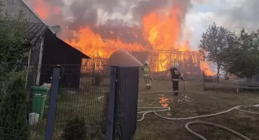 Płoną trawy i szumią knieje, podpalacze są wśród nas