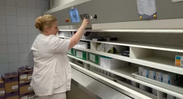Bezpieczna terapia zaczyna się w aptece. Jak środki  z Krajowego Planu Odbudowy zmieniły leczenie  w Uniwersyteckim Szpitalu Klinicznym w Radomsku