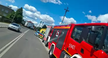 Zderzenie Audi ze Skodą. 44-latek wymusił pierwszeństwo przejazdu. Poszkodowana pasażerka Skody