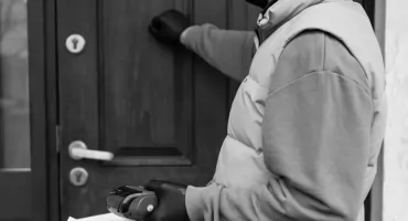 Ostrzeżenie dla mieszkańców Mikołajek – uwaga na fałszywych urzędników