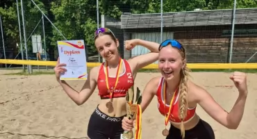 Brąz siatkarek plażowych z Mrągowa. Sukces uczennic I LO na mistrzostwach województwa