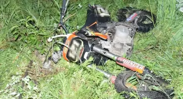 Groźny wypadek w Kożanówce. Nastolatkowie bez kasków trafili do szpitala