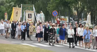 Boże Ciało 2026 w Parafii Chrystusa Króla w Międzyrzecu Podlaskim. Tłumy wiernych przeszły w uroczystej procesji