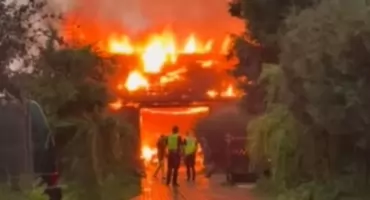 Dramatyczna akcja gaśnicza w Rakowiskach. Budynek stanął w ogniu