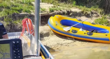 Wsiadł do pontonu po alkoholu. Patrol na międzyrzeckim akwenie szybko go zatrzymał
