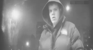 Uwaga na internetowych oszustów! Policja z sąsiedniego powiatu publikuje wizerunek sprawcy i prosi o pomoc