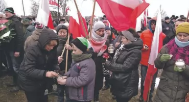 Rozpoczęły się prace poszukiwawcze w Hucie Pieniackiej. Dla wielu mieszkańców powiatu wołowskiego to miejsce szczególne