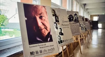Wystawa o Leonardzie Pietraszaku ruszyła w bydgoskich szkołach