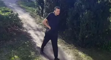Uszkodził Fiata przy ul. Filmowej. Policja szuka mężczyzny