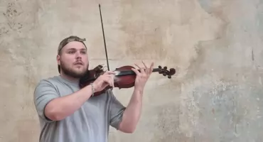 – Moje skrzypce spłonęły na froncie. Rozmowa z Mojsejem Bondarenko – artystą muzykiem, skrzypkiem, żołnierzem frontowym w Ukrainie  [WIDEO]