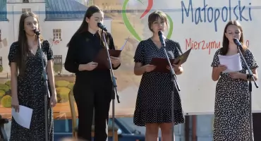 Na Rynku w Sędziszowie Małopolskim czytali Kordiana