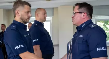 Podkomisarz Emil Kosmatka z Łowicza wśród najlepszych dyżurnych w regionie! (foto)