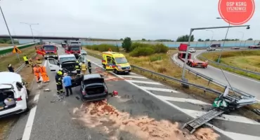 Karambol na A2 w Wrzeczku. Droga na Poznań całkowicie zablokowana! [AKTUALIZACJA]