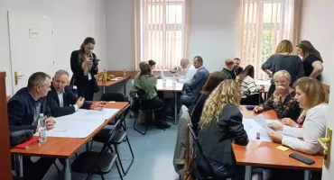 Forum Bezpiecznego Internetu w Łowiczu: wspólne działania szkół, rodziców i miasta (foto,film)