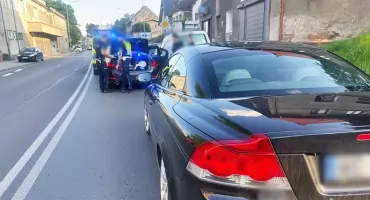 Pijany kierowca potrącił dwie osoby i uciekł. Miał ponad 3,5 promila alkoholu w organizmie