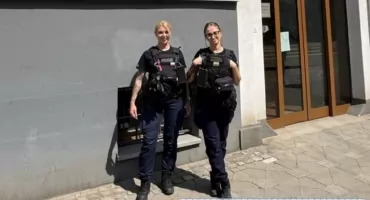 Policjantki uratowały 1,5-roczne dziecko zamknięte w samochodzie. Liczyły się sekundy