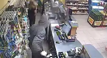Torunianin z nożem w ręce napadł na stację paliw. Kasjer oddał mu pieniądze